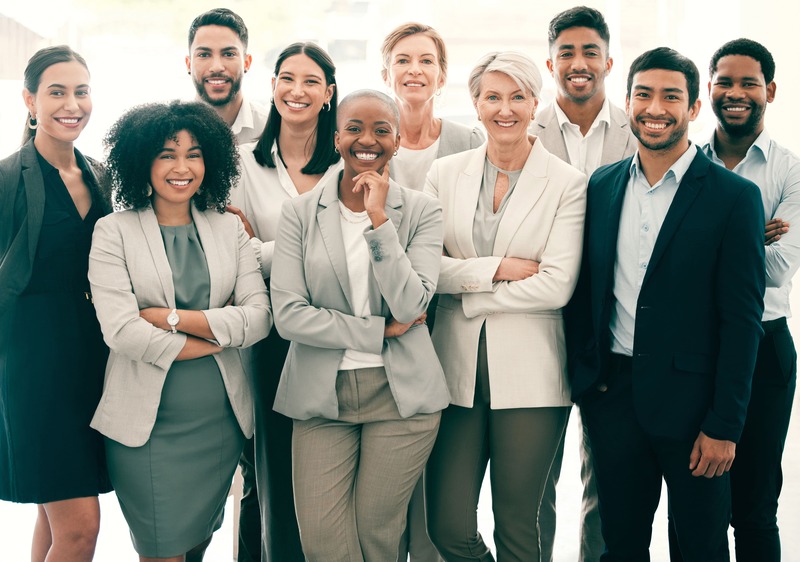 gruppo di lavoratori con abiti eleganti