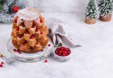 alberello di pandoro con crema e ribes