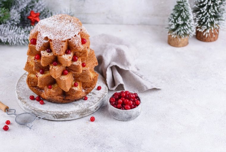 alberello di pandoro con crema e ribes