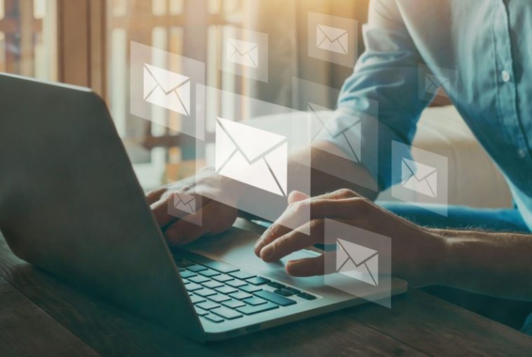 mandare una mail