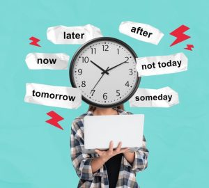 procrastinazione rappresentata con una ragazza con un orologio al posto della testa e intorno parole inglesi come tomorrow, now, later, after, not today, someday