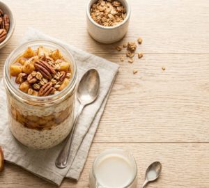 Ricetta degli overnight oats con mela e cannella