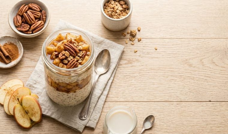 Ricetta degli overnight oats con mela e cannella
