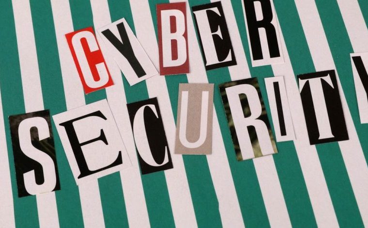Riconoscere il phishing online e proteggere account, password e denaro: Concetto di sicurezza informatica rappresentato con…